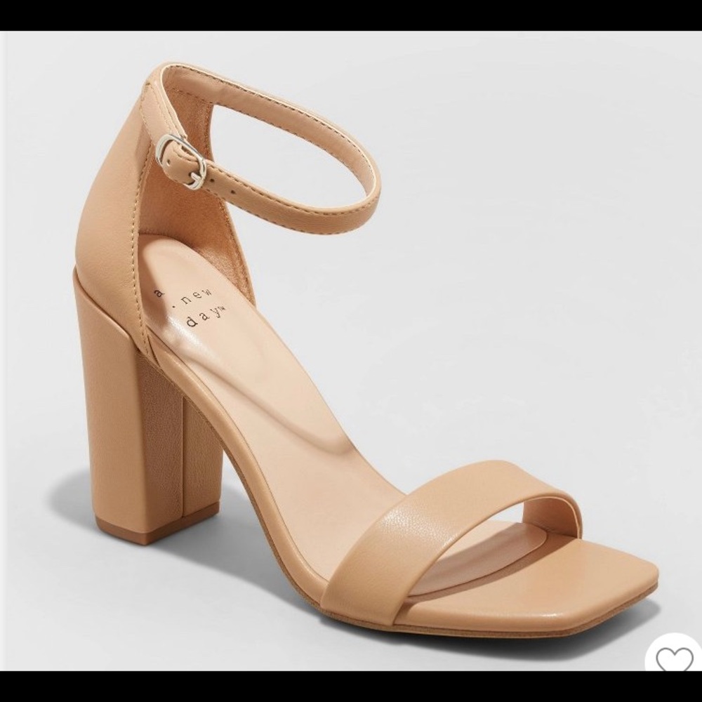 9.5 Taupe Heels